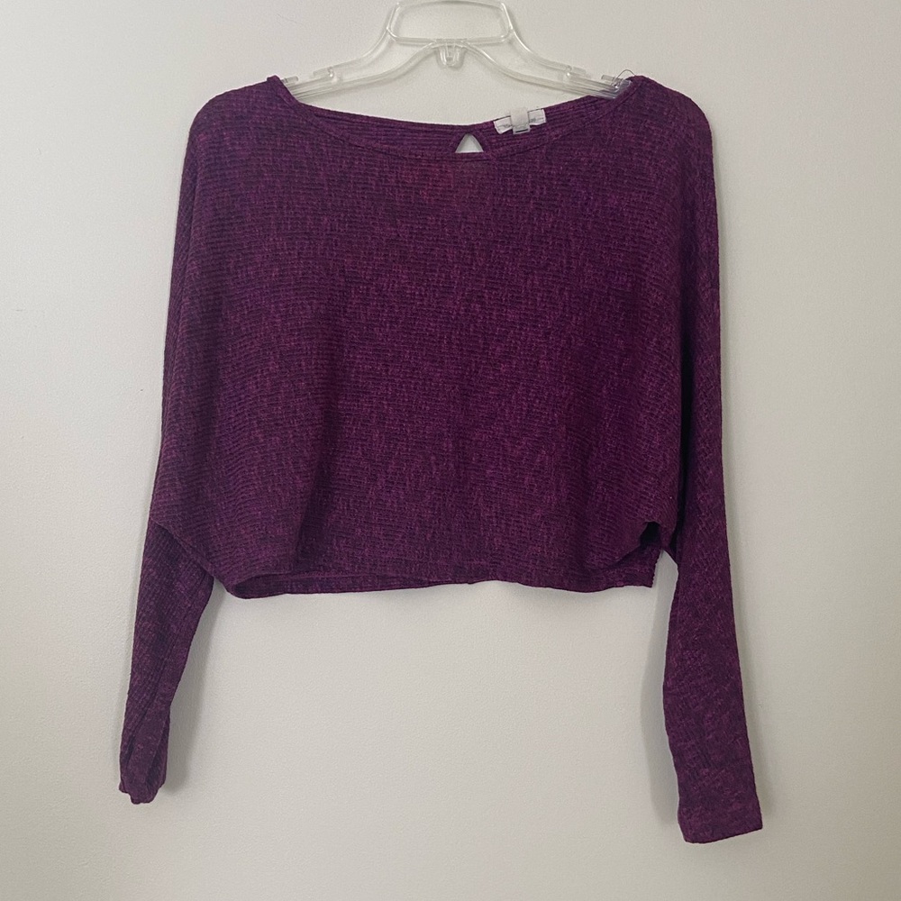 Urban Outfitters Cropped shirt size S